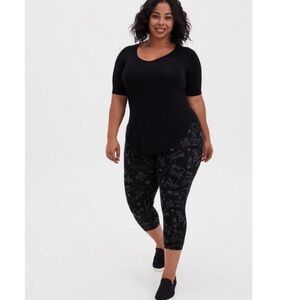 Torrid Disney Cruella Crop Legging 3X black